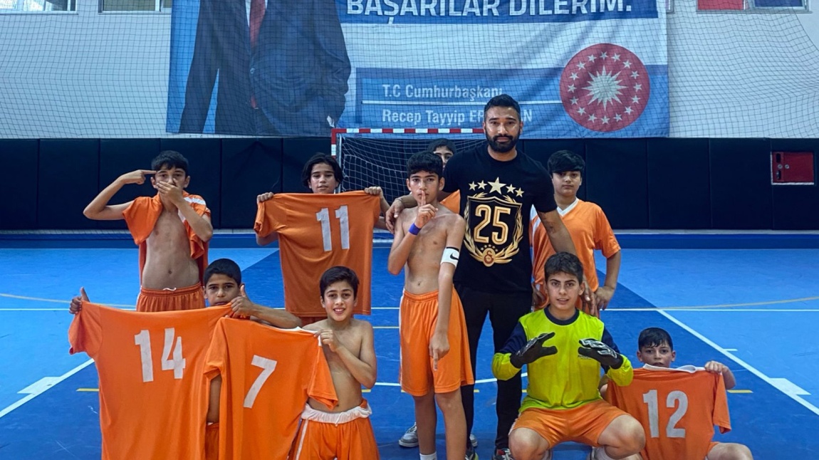 Okulumuz Adana Futbol Turnuvası’nda Altıneller Koleji’ni 3-1 mağlup ederek finale kaldı.